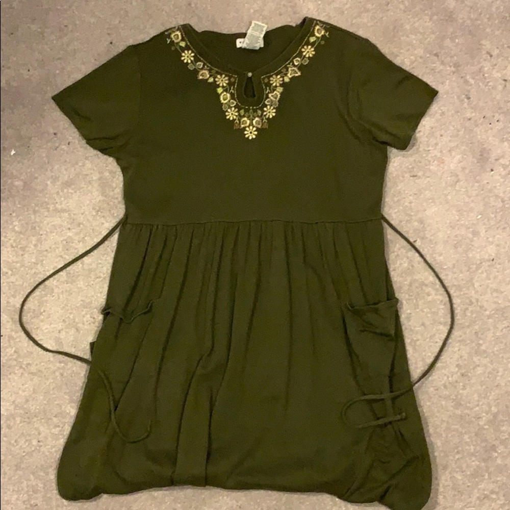 🦄3/$30 Embroidered olive dress